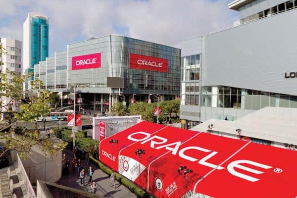 Oracle adds intelligence features to cloud applications