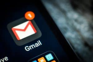 Gmail makes it possible to schedule the sending of e-mails