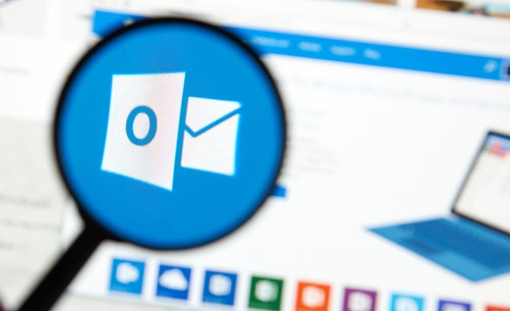 Microsoft Outlook on iOS freezes due to coding error