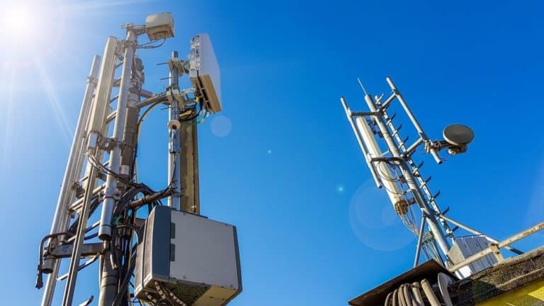 Cabinet wants to add tens of thousands of 5G masts to the streetscape