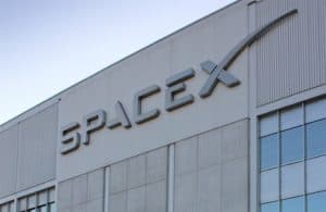 SpaceX halves the height of internet satellites to avoid space debris