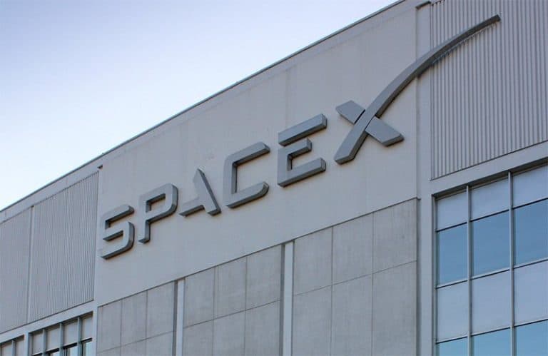 SpaceX halves the height of internet satellites to avoid space debris