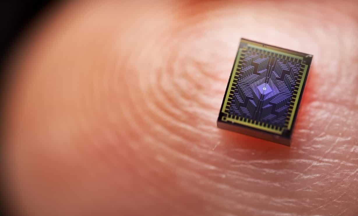 Intel hopes to accelerate quantum research with Tunnel Falls chip ...