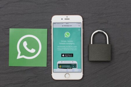 WhatsApp tests feature to send messages directly to Telegram and Signal