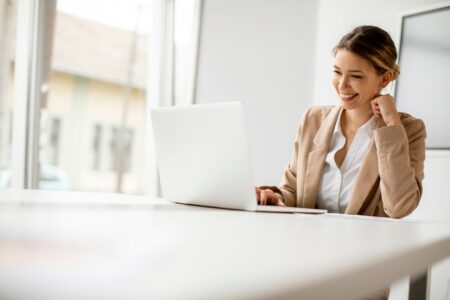 Dutch LED company builds artificial sunlight into laptop