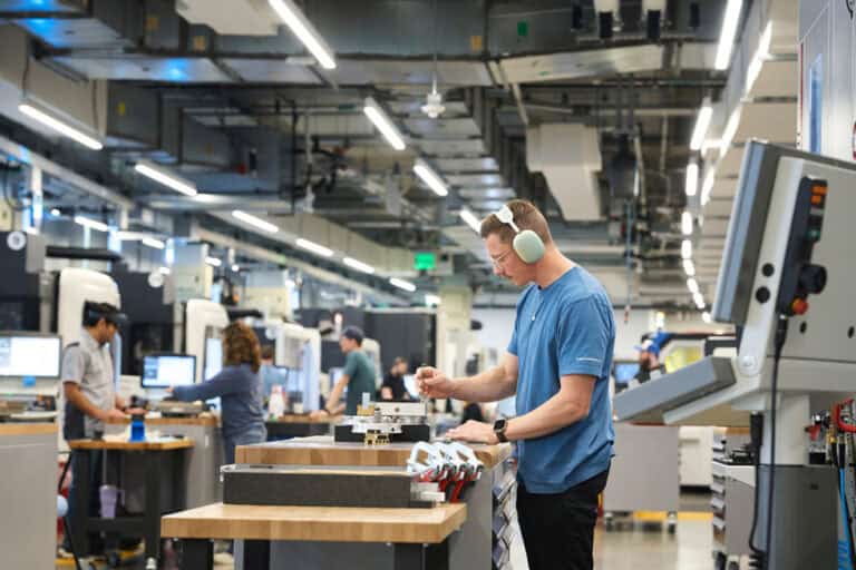 Apple concentrates on US with 500 billion investment
