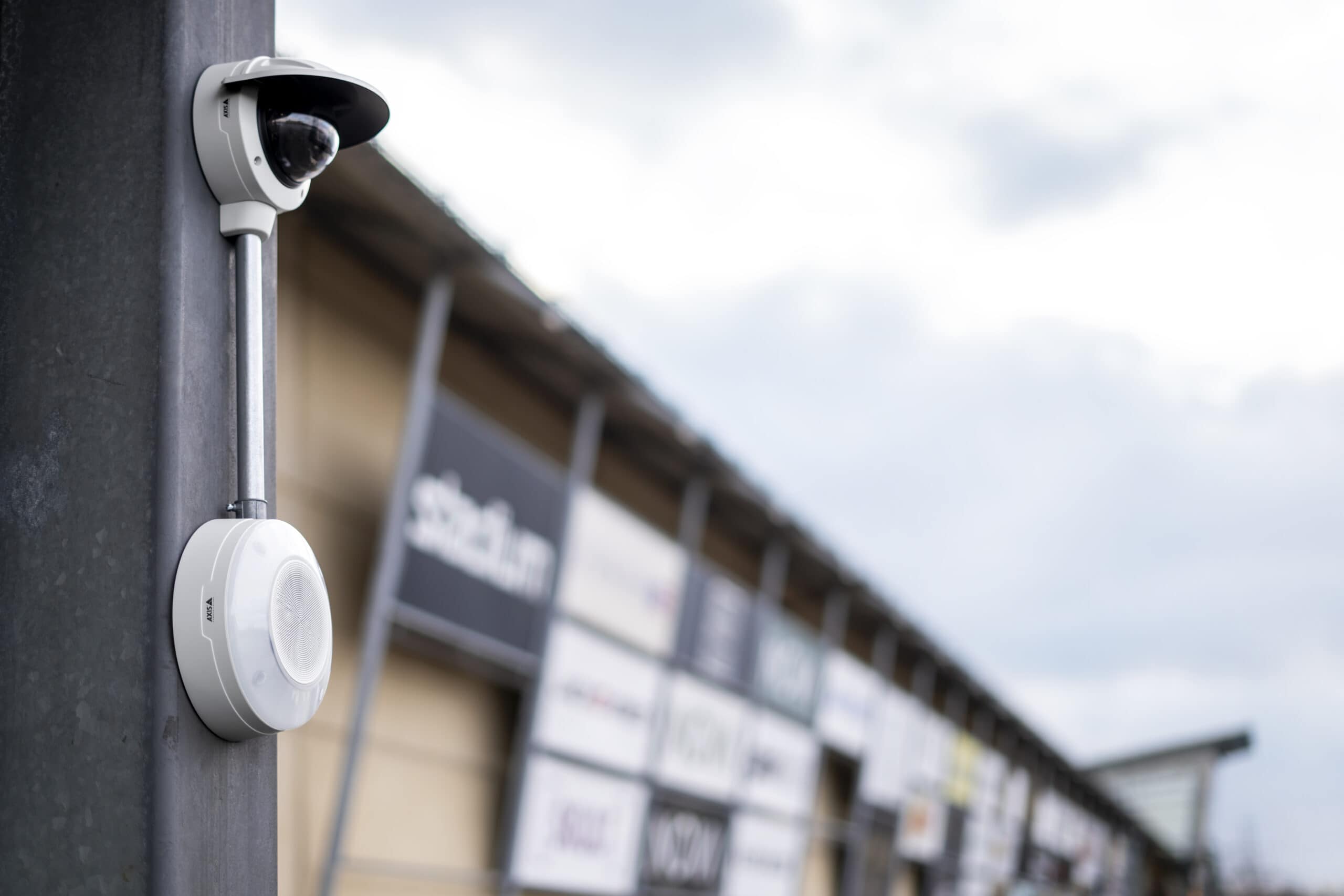 Axis launches D4200-VE alarm speaker that combines sound, light, and communication
