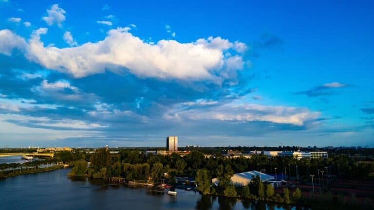 Amsterdam seeks control over data centers to ensure digital autonomy