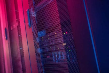 AMD gains ground in servers thanks to AI boom, Intel remains market leader