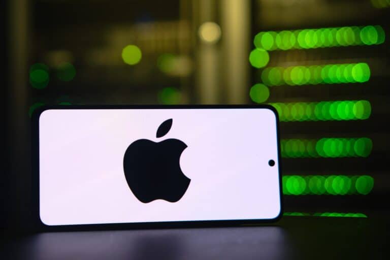 Apple considers acquiring server chip companies