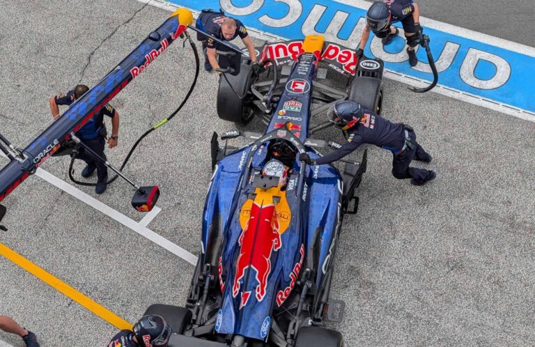 The invisible power of Oracle behind the pit wall